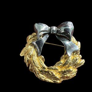 Wreath Brooch Gold Tone Silver Tone Bow‎ Christmas Holiday Pin
